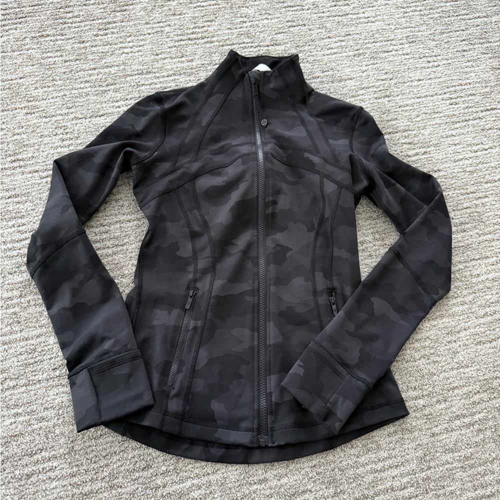 LULULEMON DEFINE JACKET black camo size 6